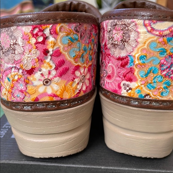 Sanita Women's Vibrant Floral Clogs - Pink and Multicolor - Picture 5 of 7